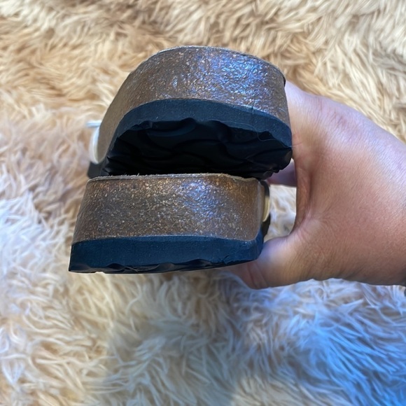 BIRKENSTOCK | Betula | Single Strap Patent Leather White Sandals | Size 38 - Picture 9 of 9